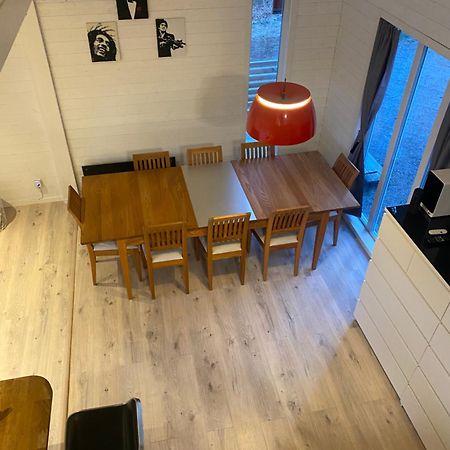 Stuga Pa Oe / Naerhet Till Vatten Mariestad Exteriér fotografie
