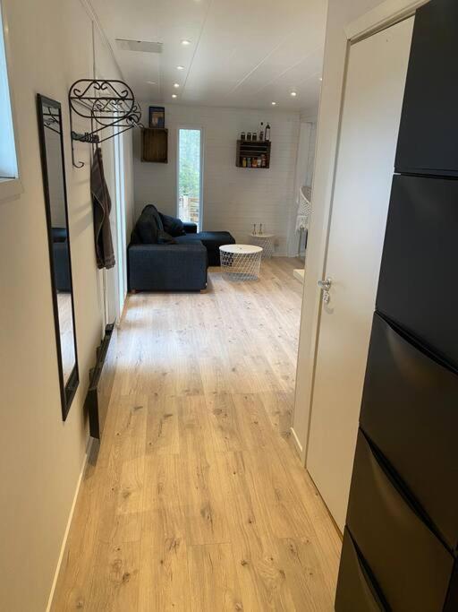 Stuga Pa Oe / Naerhet Till Vatten Mariestad Exteriér fotografie
